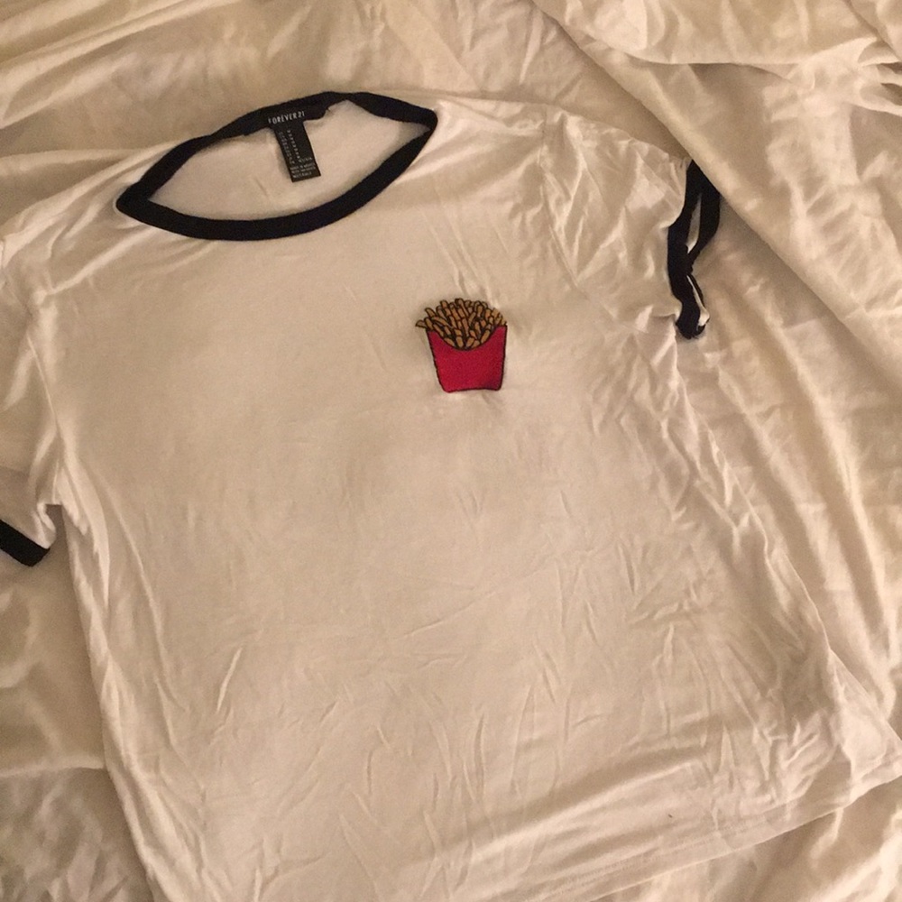Casual tee with French fry detailing